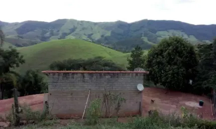 SÍTIO  EM MONTEIRO LOBATO COM PEQUENA CASA E MINA  D'AGUA