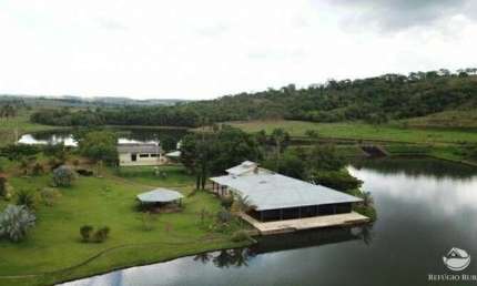 LINDA FAZENDA EM BELA VISTA/GO COM REPRESAS, LAGOS E PISTA DE POUSO