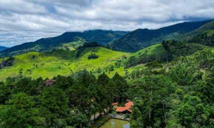SÍTIO COM CASA, RESTAURANTE, LOJA DE ARTESANATO E LINDA PAISAGEM EM SÃO FRANCISCO XAVIER