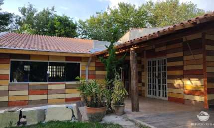 BELA CHÁCARA EM CAÇAPAVA COM CASA, PISCINA E ÓTIMA LOCALIZAÇÃO