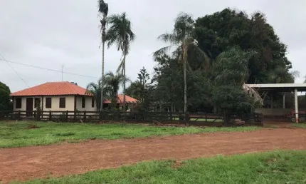 FAZENDA AMPLA CERCADA DE BELA PAISAGEM  EM APORÉ/GO