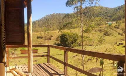 CHÁCARA EM SÃO FRANCISCO XAVIER COM LINDA VISTA PARA A SERRA DA MANTIQUEIRA