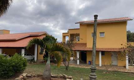 FAZENDA LINDÍSSIMA COM ÓTIMA ESTRUTURA A 17 KM DE LAVRAS/MG