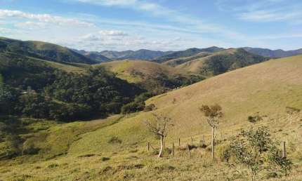 CHÁCARA EXCELENTE EM MONTEIRO LOBATO COM VISTA PRIVILEGIADA PARA A SERRA DA MANTIQUEIRA