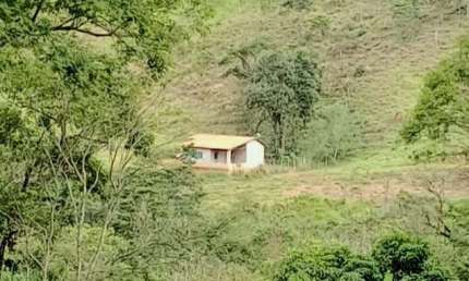 SÍTIO COM NASCENTES E BELA PAISAGEM EM  MONTEIRO LOBATO/SP
