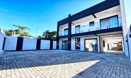 Sobrado com 5 dormitórios à venda, 350 m² por R$ 1.600.000,00 - Barra do Saí - Guaratuba/PR