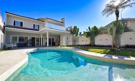 Magnífica Residencia de Alto Padrão, com 6 dormitórios à venda, 300 m² por R$ 3.500.000 - Centro - Guaratuba/PR