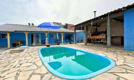 Casa com Piscina e Amplo Terreno, à venda, 170 m² por R$ 695.000 - Brejatuba - Guaratuba/PR