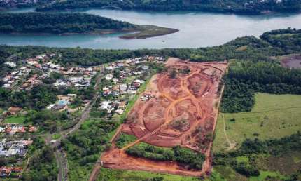Terreno à venda na Derly Saldanha Gomes, 87, Conjunto B, Foz do Iguaçu por R$ 600.000