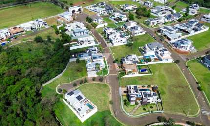 Terreno à venda na Avenida Tancredo Neves, 717, Conjunto B, Foz do Iguaçu por R$ 800.000