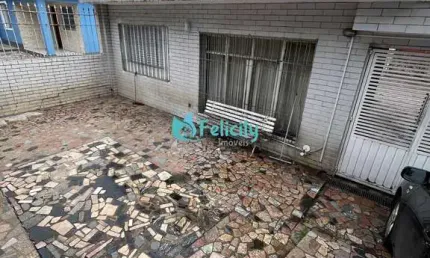 Casa térrea com 2 dorms, 1 suíte, 6 vagas, 150m2 no Jardim Marisa