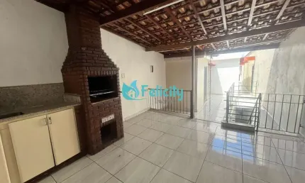 Sobrado com 2 dorms, 2 vagas, 100m2 na vila clarice