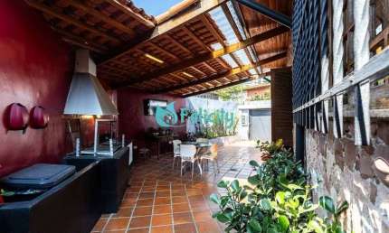 Casa térrea com 2 dorms, 1 suíte, 3 vagas,  250m2 no Sumaré