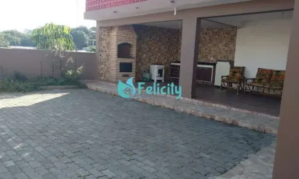 Sobrado com 4 dorms, 1 suíte, 4 vagas, 359m2 na chácara inglesa