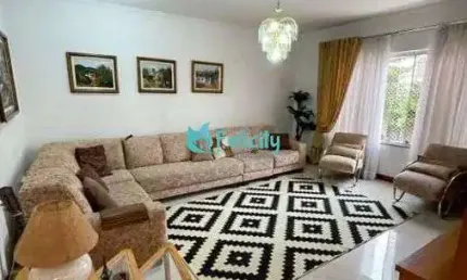 Sobrado com 3 dormitórios, 1 suíte, 5 vagas, 269m2 no Jardim Regina