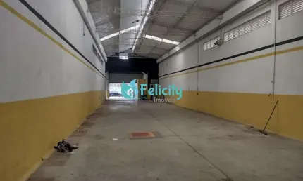 Galpão com 414m2, 2 banheiros, 2 vagas na Vila Hamburguesa