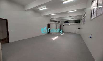 Prédio comercial com 490m2, 2 salas, 3 vagas no Jardim Santo Elias