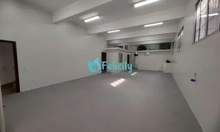 Prédio comercial com 490m2, 2 salas, 3 vagas no Jardim Santo Elias