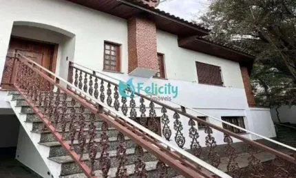 Sobrado com 3 suítes, 4 vagas, 250m2 no sumarezinho
