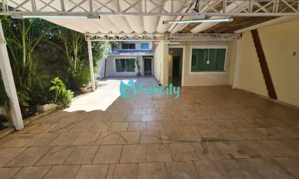 Sobrado com 3 dorms, 1 suíte, 6 vagas, 140m2 no conj. res. vista verde