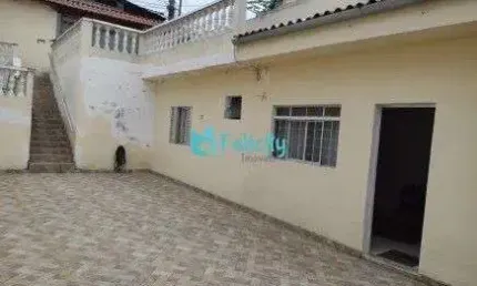 Casa térrea com 202m2, 2  dorms, 2 vagas na Vila Pereira Cerca