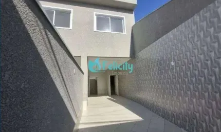 Sobrado NOVO com 3 dorms, 1 suíte, 2 vagas, 140m2 no Parque São Domingos