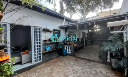Casa com 2 dorms, 1 suíte, 3 vagas, 202m2 na Vila Jaguara