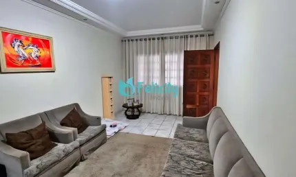 Sobrado com 3 dorms, 1 suíte, 2 vagas, 222m2 no conj. res. vista verde