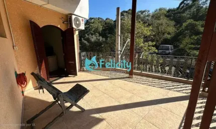 Sobrado com 3 dorms, 1 suíte, 4 vagas, 244m2 no jardim regina