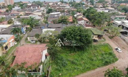 Terreno com 550m² de área total na praia do Capricórnio