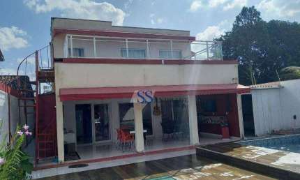Casa a 150m da praia, próximo ao Shopping  e do centro de Caragua
