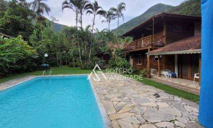 Casa com piscina em meio a natureza e perto do mar, na praia Massaguaçu