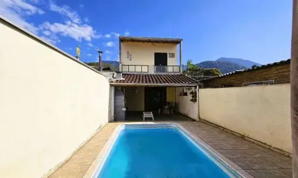 Casa com 3 quartos para alugar na Rua Antônio Alexandre, 526, Massaguaçu, Caraguatatuba