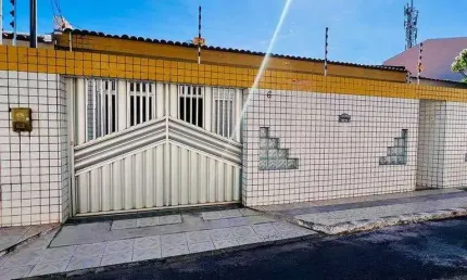 Casa com 3 quartos à venda na Rua Alcíno Alves Oliveira, 10, Luzia, Aracaju