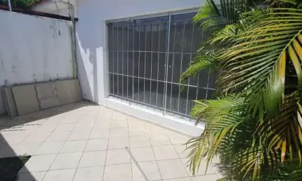 Casa à venda em rua pública, GRUTA DE LOURDES , Maceió, AL
