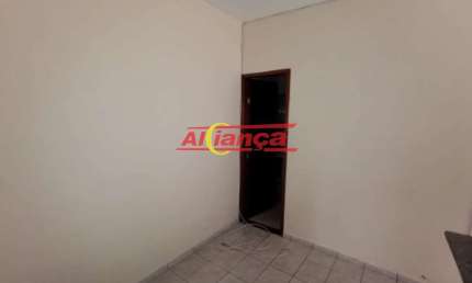 Casa para alugar 45 M² com 1 quarto, Jd. Presidente Dutra - Por R$ 1.000,00