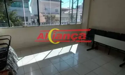 Casa comercial para alugar com 2 quartos e 1 vaga de garagem, Bom Clima - Por R$ 2.000,00
