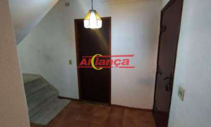 Sobrado para alugar, 4 quartos sendo 1 suíte e 4 vagas, 218m², Vila Rosália- Guarulhos por R$ 5.000