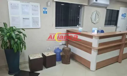 Sobrado comercial com 10 salas e 2 vagas para alugar no Jd. Santa Mena - Por R$ 7.000,00