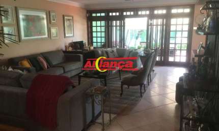 Sobrado para alugar com 3 quartos, sendo 3 suítes, 5 vagas de garagem, Vila Rosália - Guarulhos
