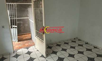 Casa para alugar, 2 quartos 90 m², Jardim Presidente Dutra- Guarulhos R$ 1.350,00