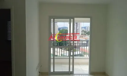 APARTAMENTO COM 2 DORMITORIOS SENDO 1 SUITE - 1 VAGA DE GARAGEM - JD VILA GALVÃO - POR R$ 2.200,00