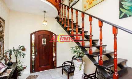 Sobrado Semi mobiliada para alugar 4 quartos, sendo 2 suítes e 3 vagas 243m² -Jardim Maia-R$ 7.000