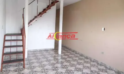 Sobrado não individual para alugar, 2 quartos e 2 vagas, 200m², Jardim Paraíso- Guarulhos R$ 2.000