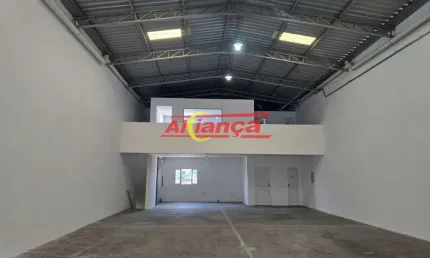 Galpão para alugar, com 4 banheiros, 1 sala, 4 vagas- 290m²- Cidade Jardim Cumbica - Guarulhos - SP