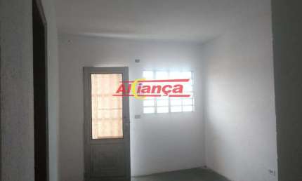 Casa para alugar, 56,79 m² com 1 quarto e 1 vaga de garagem - Vila Rio de Janeiro - Por R$ 1.329,70