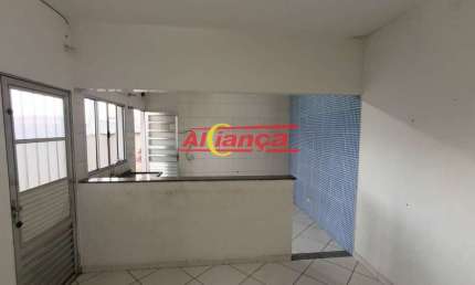 Casa com 1 dormitório para alugar - não individual  50m² - Jd Pres Dutra - Guarulhos por R$ 1.100,00