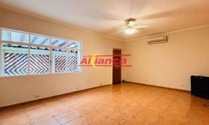 Casa para alugar, 5 quartos, sendo 1 suíte e 3 vagas, 320m², Jardim Munhoz- Guarulhos porR$ 4.500,00
