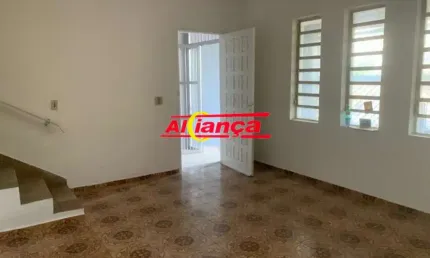 Sobrado para alugar com 4 quartos, suíte, 2 vagas, 240m², Taboão - Guarulhos/Sp por R$ 2.900,00