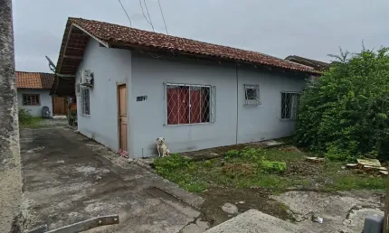 Duas Casas (uma em Alvenaria e outra em Madeira com suíte em alvenaria)